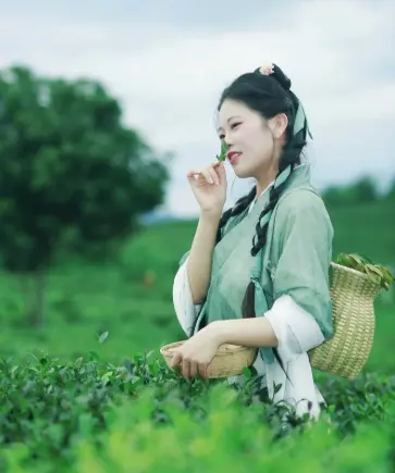 中成智谷创意园老铁轨摄影俱乐部茶座，成套火车站旧址周末灵魂社交摄影指南推荐